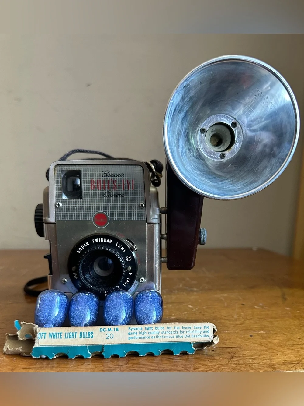 Vintage Kodak Brownie Bull's Eye 620 Film Camera w/ Twindar Lens & Flash